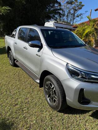 TOYOTA HILUX 2.8 D-4D TURBO DIESEL CD SRX 4X4 AUTOMÁTICO TOYOTA HILUX 2.8 D-4D TURBO DIESEL CD SRX 4X4 AUTOMÁTICO